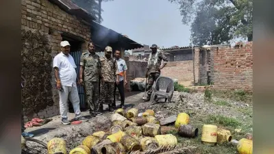 मुहर्रम को लेकर हनवारा पुलिस की कार्रवाई, 300 लीटर देशी शराब और 20 क्विंटल महुआ जावा नष्ट